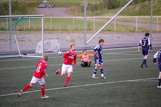 Sunndal møter Eidsvåg i kveld, men toppskårar Angvik (bildet) er ettertrakta av andre klubbar.