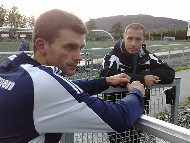 Aelx Connor i samtale med Per Magne Misund etter kampe. (Foto: Asbjørn Vik) Aelx Connor i samtale med Per Magne Misund etter kampe. (Foto: Asbjørn Vik)