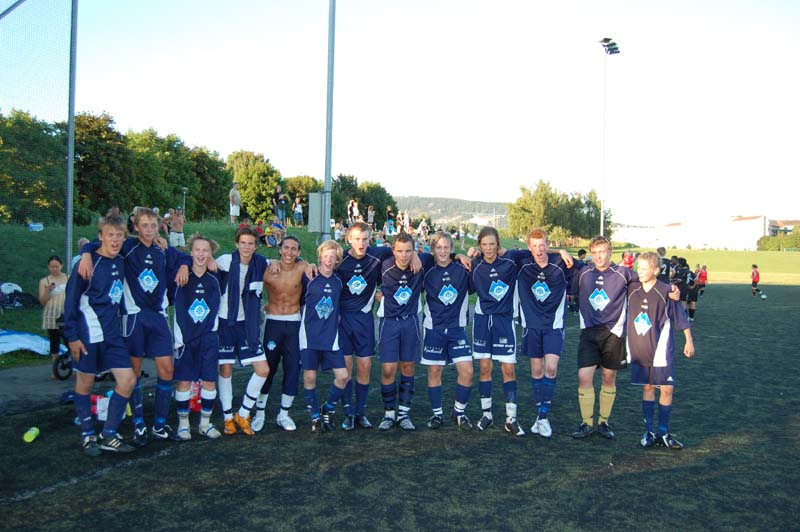 F.v.: Hans Sætre, Marius Ulla, Magnus Nerheim, Sondre Akselsen, Daniel Karadash, Tor Gunnar Venås, Kristoffer Presthus, Nicolai Sivertsen, Tarjei Bjermeland, Trond Espen Berg, Odin Romestrand, Trond Lihaug, og Justin Sætre. Foto: Kjetil Presthus F.v.: Hans Sætre, Marius Ulla, Magnus Nerheim, Sondre Akselsen, Daniel Karadash, Tor Gunnar Venås, Kristoffer Presthus, Nicolai Sivertsen, Tarjei Bjermeland, Trond Espen Berg, Odin Romestrand, Trond Lihaug, og Justin Sætre. Foto: Kjetil Presthus