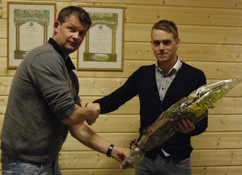 Stokkeland gir stafettpinnen over til Hoem. Stokkeland gir stafettpinnen over til Hoem.