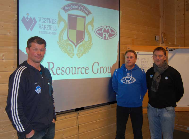 Bare 6 personer møtte fram for høre Kai Magne Stokkeland (tv), Lars Outzen og Kjell Jonevret-