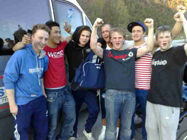 Stor stemning etter kampen. (Foto: Asbjørn Vik) Stor stemning etter kampen. (Foto: Asbjørn Vik)