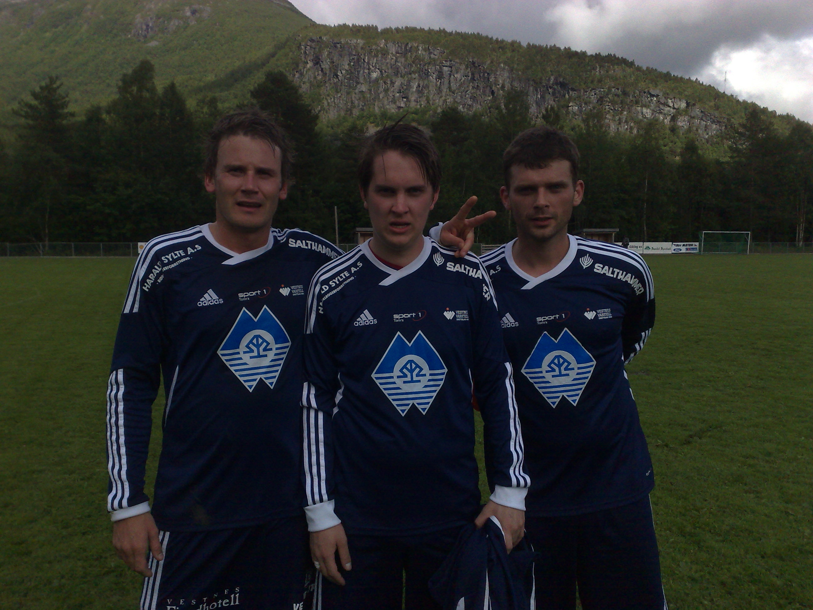 Trond Klokset, Tore Akselsen og Alexander Connor etter kampen.