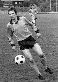 Bjarne Nerheim i 1982. Paul Magne Honningdal i bakgrunnen. (Foto: Øyvind Brunvoll, RB) Bjarne Nerheim i 1982. Paul Magne Honningdal i bakgrunnen. (Foto: Øyvind Brunvoll, RB)