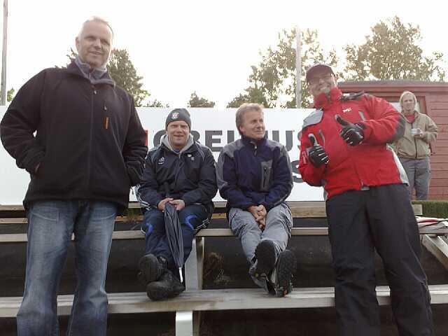 Optimisme på tribuna. (Foto: Asbjørn Vik)