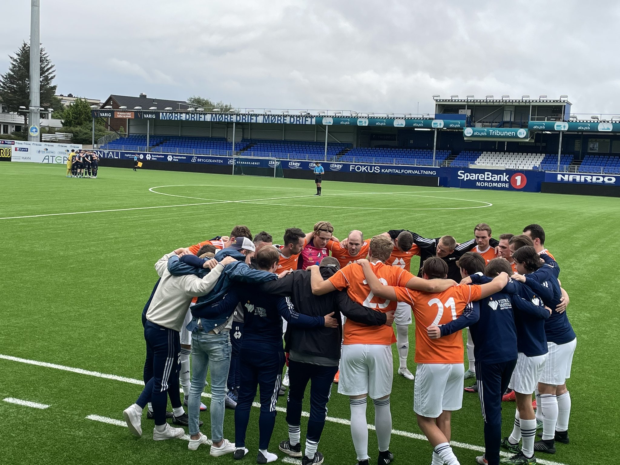 Siste peptalk før avspark.