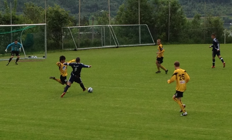 Kanishi på farta. Stavem til høgre.