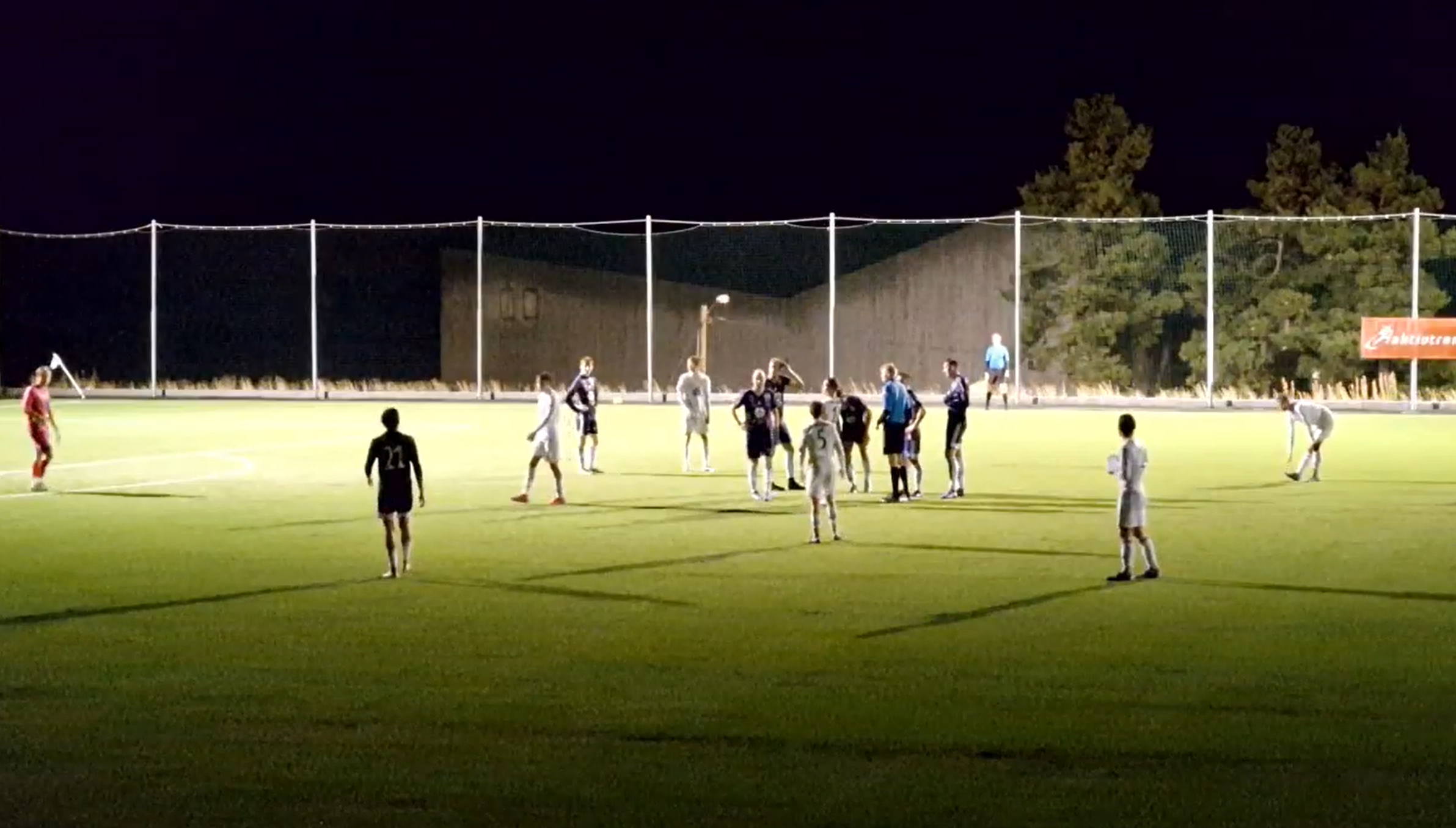 Lyset gjekk kl 22. Skjermdump frå direktesendinga til Asbjørn Vik.